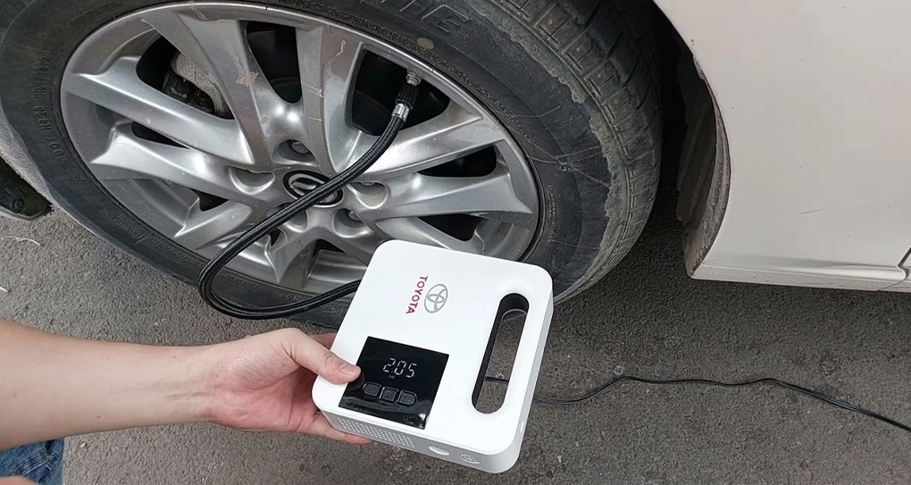 Bơm Lốp Ô Tô Toyota Điện Tử Tự Ngắt